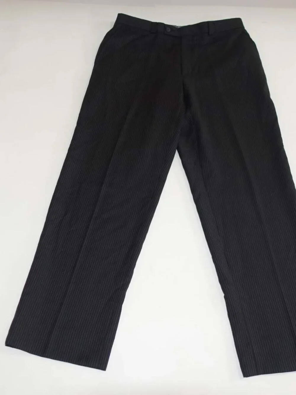 Calvin Klein Men's 3 Button Suit Size 38 Regular 32 x 30 Black 100% Wool Striped